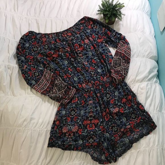American Eagle Outfitters Other - Floral American Eagle romper with pockets
